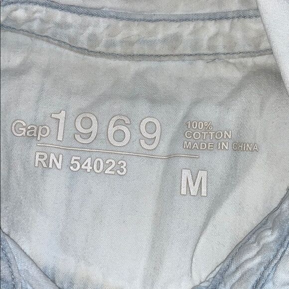 Gap 1969 100% cotton blue button up top - Picture 2 of 7